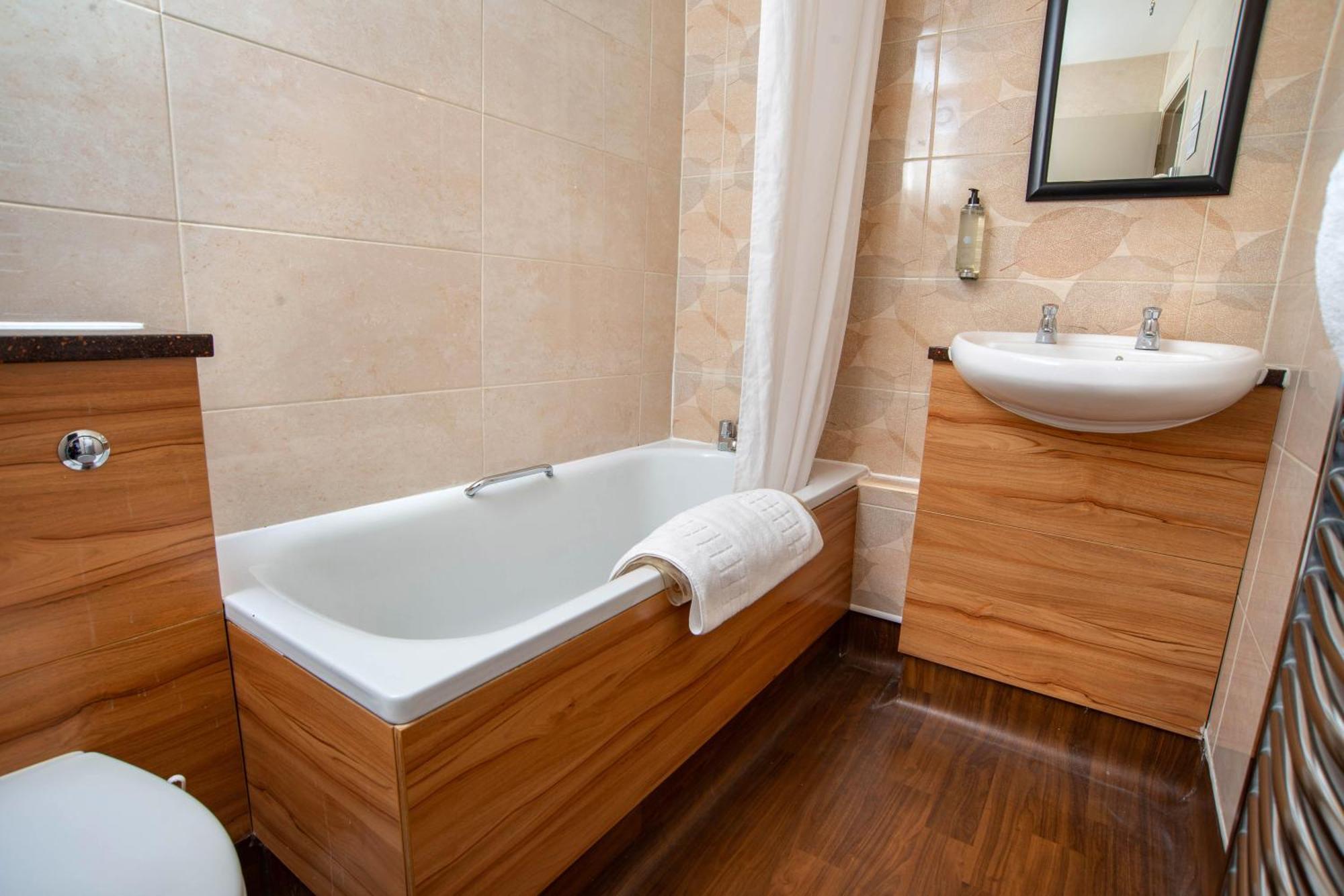 The Shrewsbury Hotel Wetherspoon Ngoại thất bức ảnh