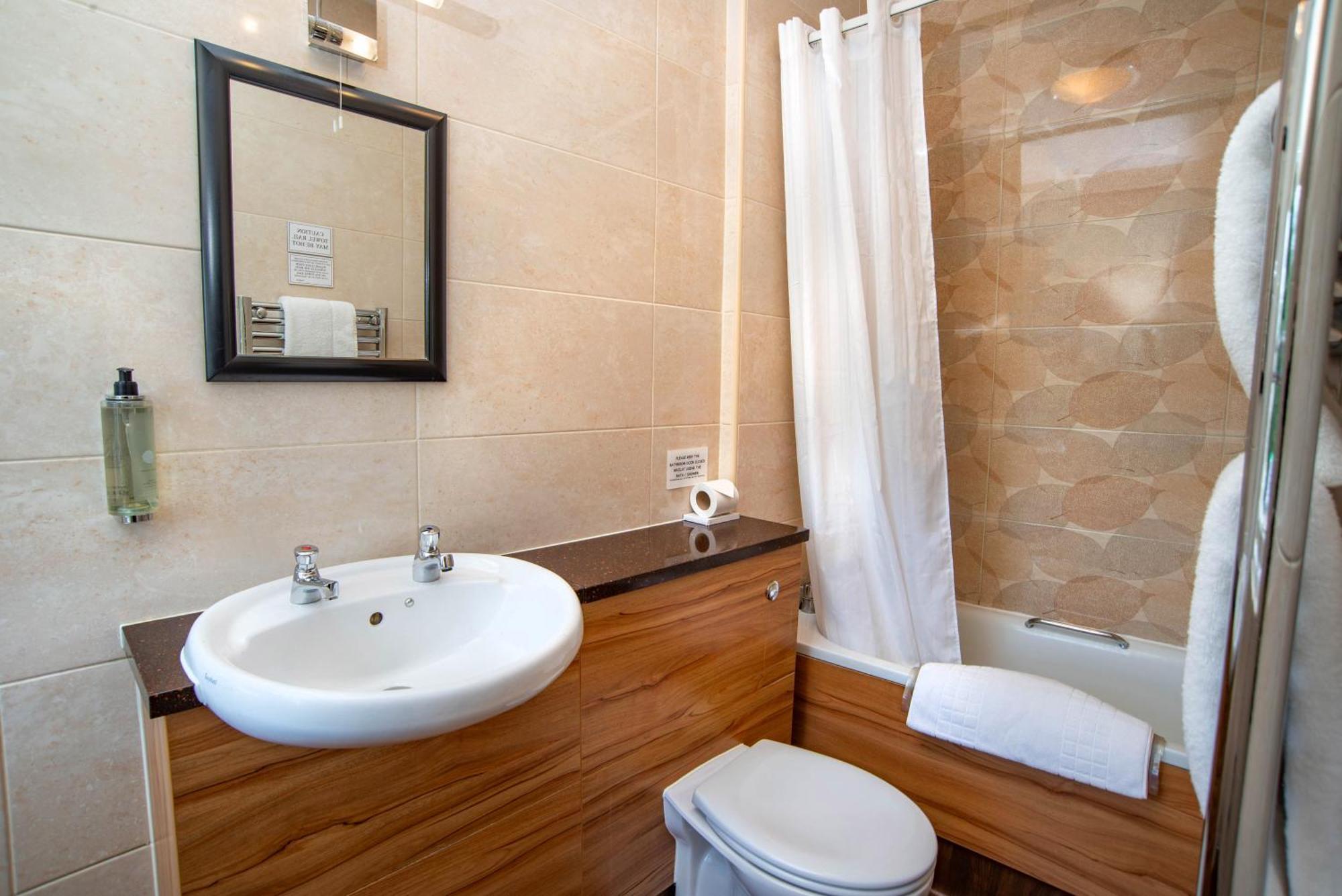 The Shrewsbury Hotel Wetherspoon Ngoại thất bức ảnh